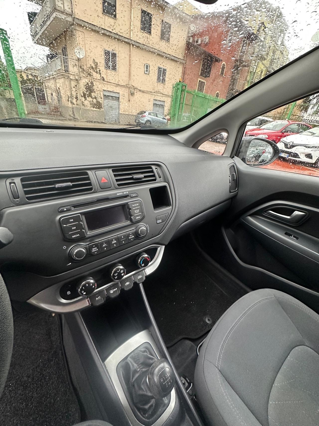 Kia Rio 1.1 CRDi WGT 5p. EX