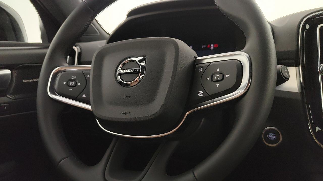 VOLVO XC40 2.0 b3 Plus Dark auto