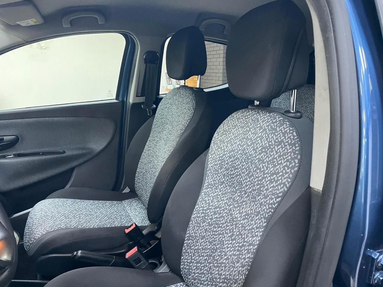 Lancia Ypsilon 1.0 FireFly 5 porte S&S Hybrid UnYca