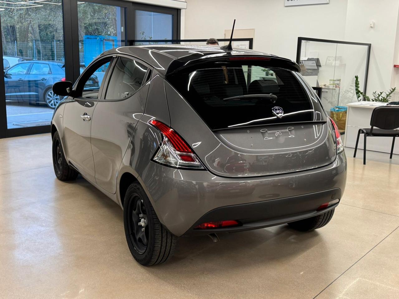 Lancia Ypsilon 1.0 FireFly 5 porte S&S Hybrid Platino