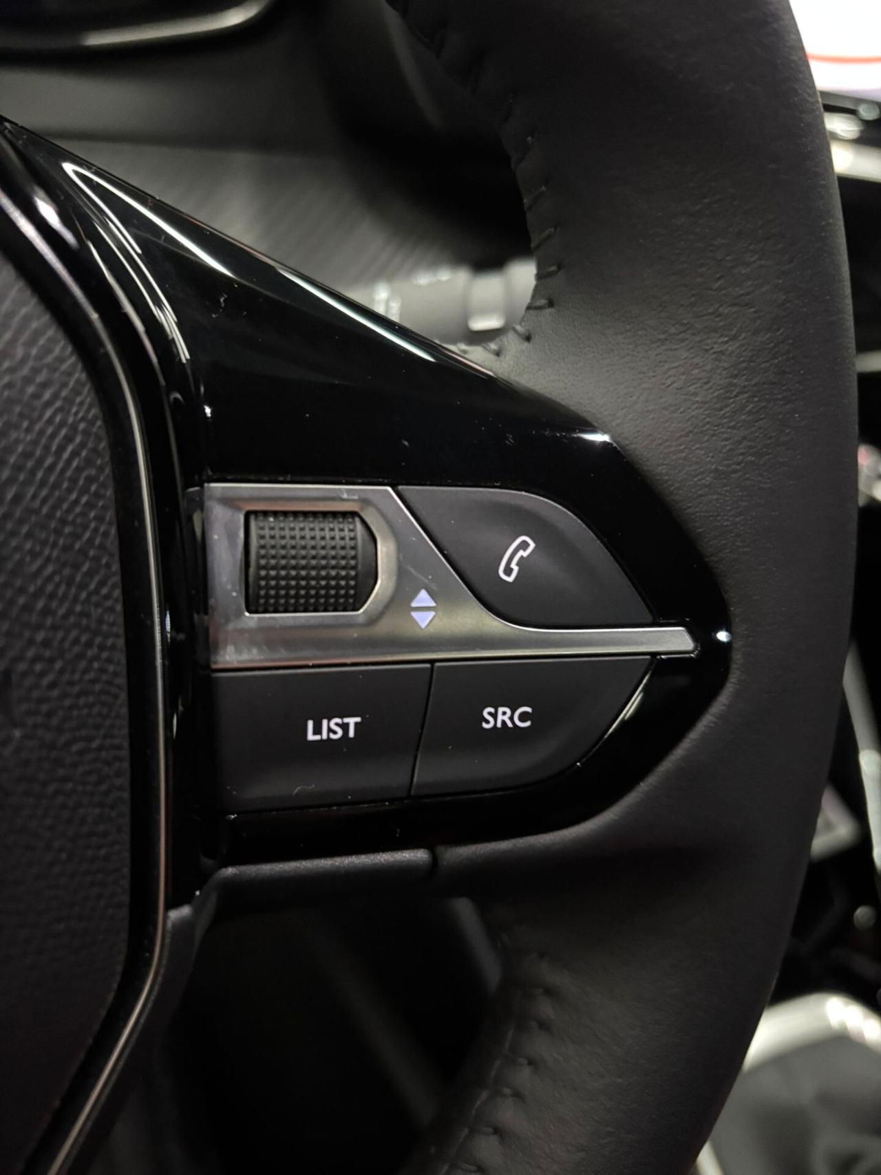 Peugeot 2008 1.2 PureTech 100 S&S Allure