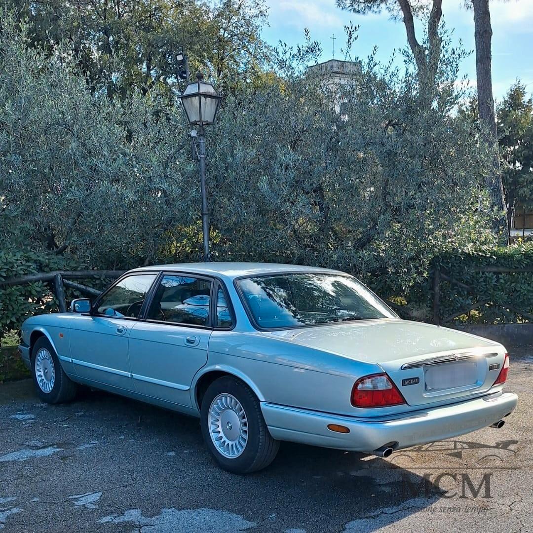 Jaguar XJ8 - 3.2 - V8 Executive - PARI AL NUOVO