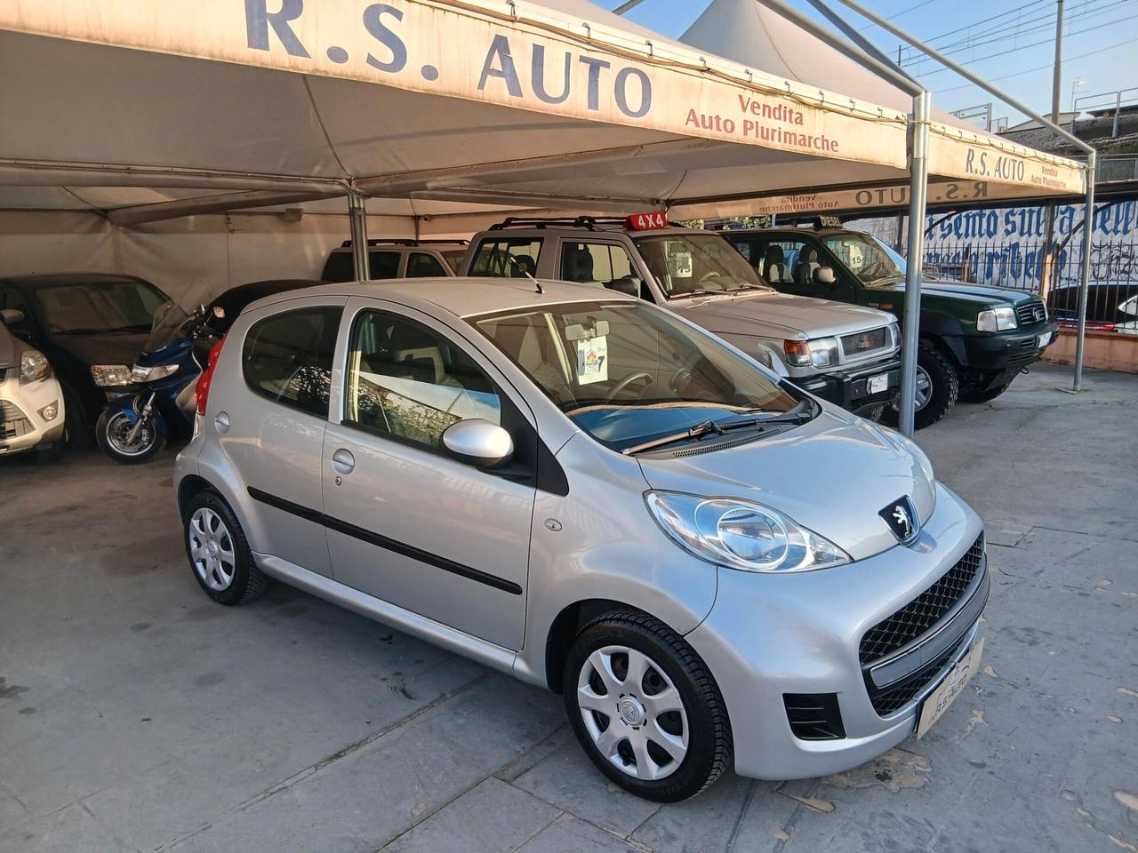 Peugeot 107 1.0b 5p solo km132000 full 10
