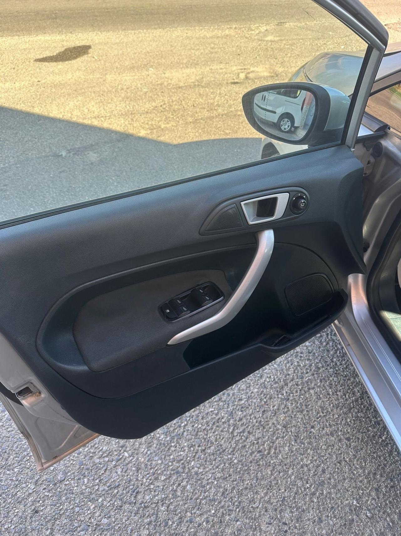 Ford Fiesta 1.4 5 porte Bz.- GPL Titanium