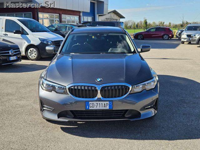 BMW 320 320d XDRIVE auto Business Adv - GD711AP