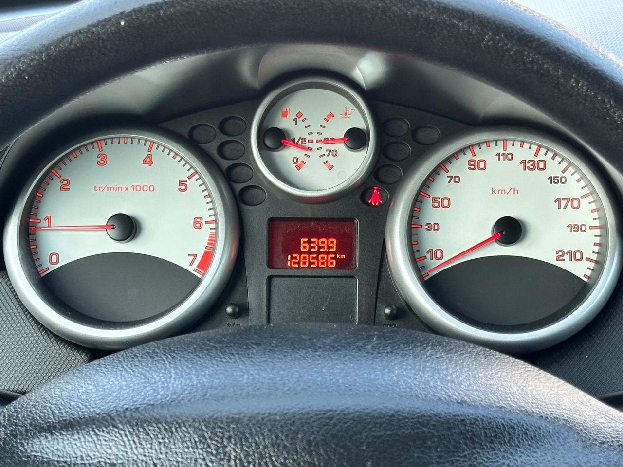 Peugeot 207 1.4 Benzina ok per neopatentati