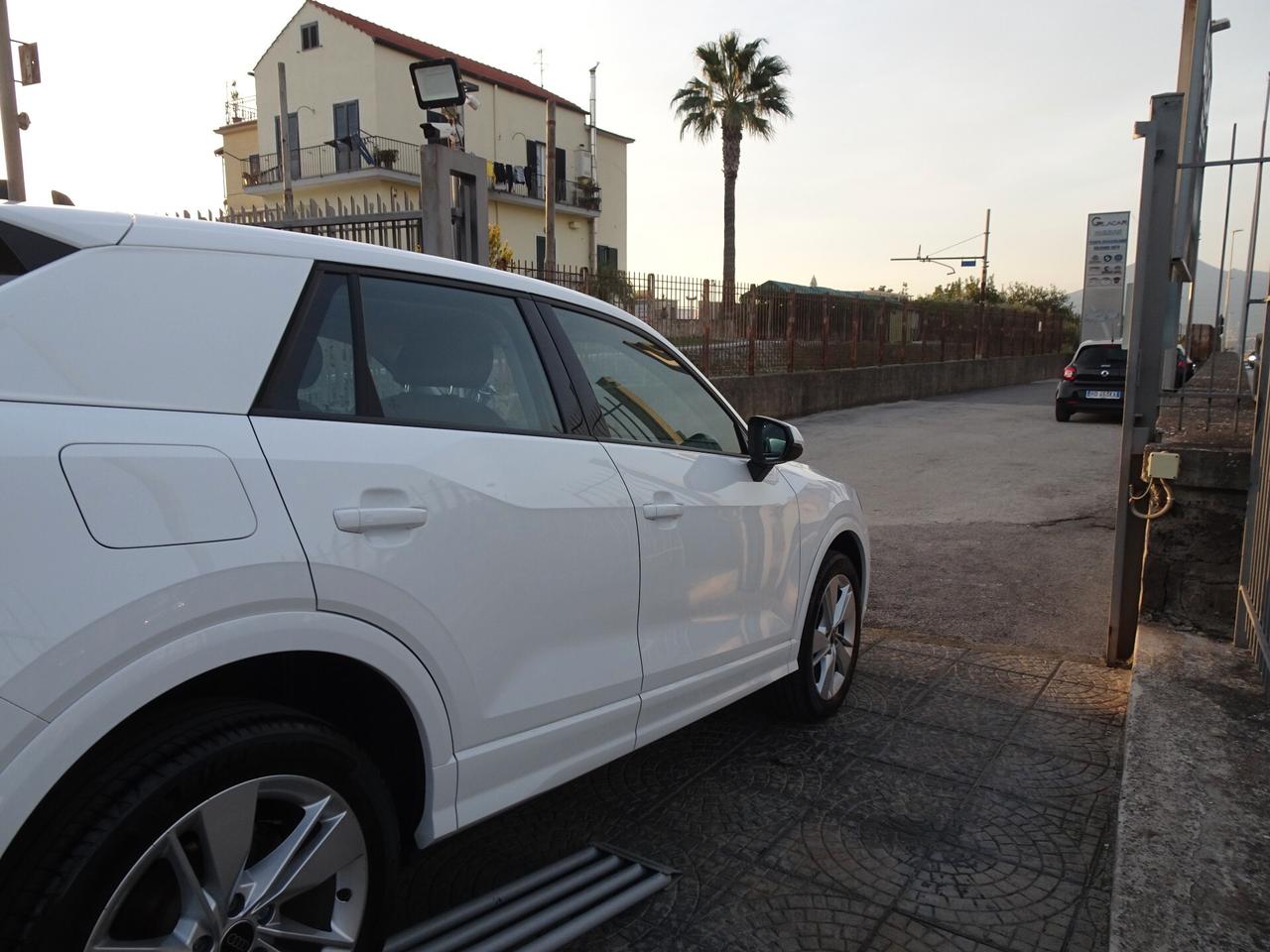 Audi Q2 35 TDI S tronic Identity Black