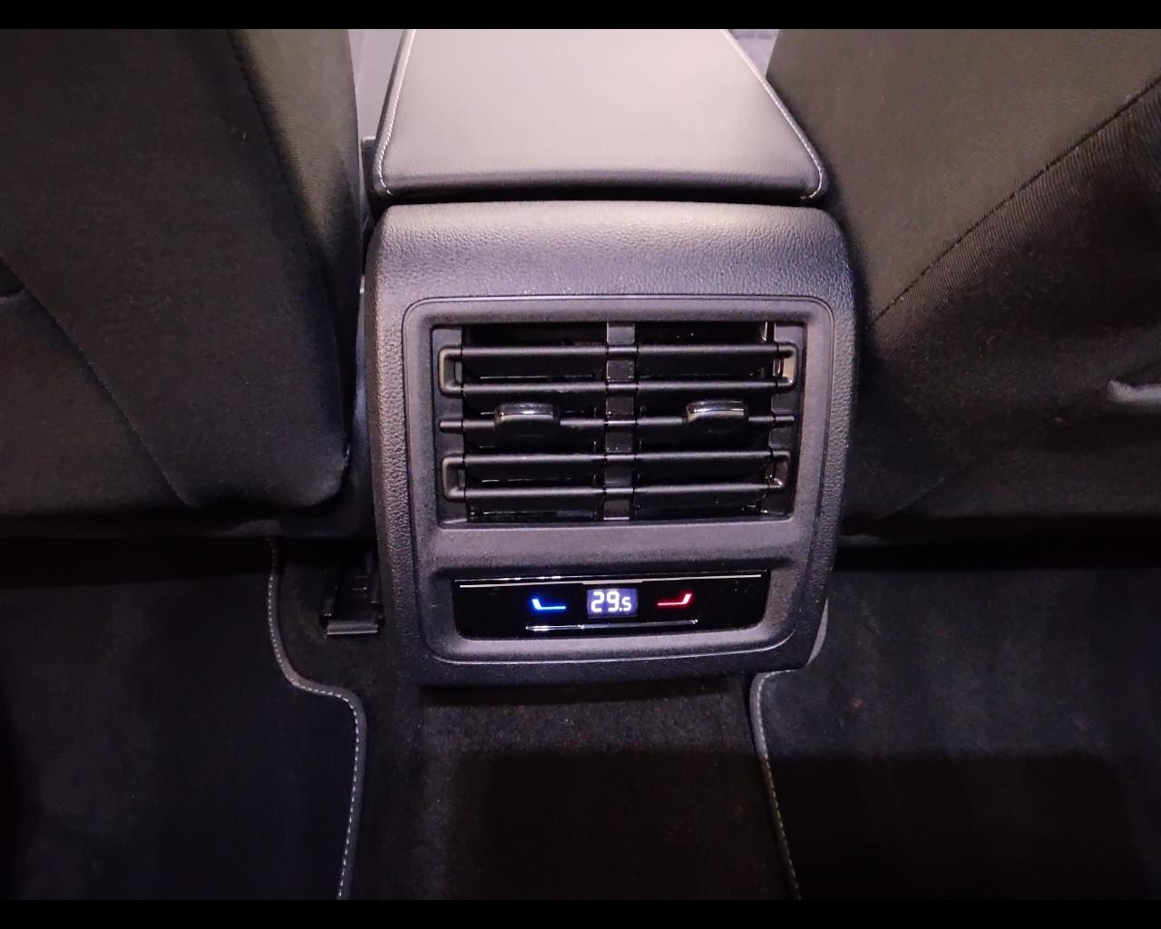 VOLKSWAGEN Golf VIII 2024 - Golf 2.0 tdi Life 115cv