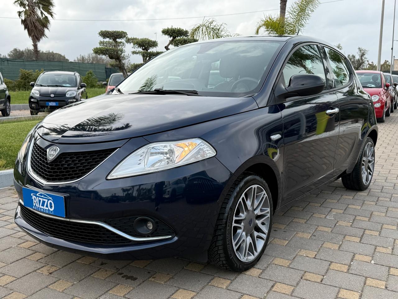 Lancia Ypsilon 1.2 69CV 5porte Platinum Navi Pelle
