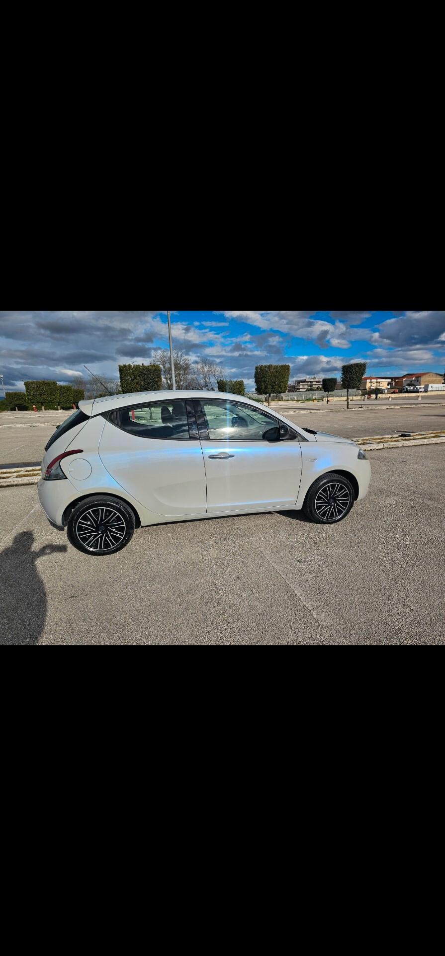 Lancia Ypsilon 1.2 69 CV 5 porte Platinum