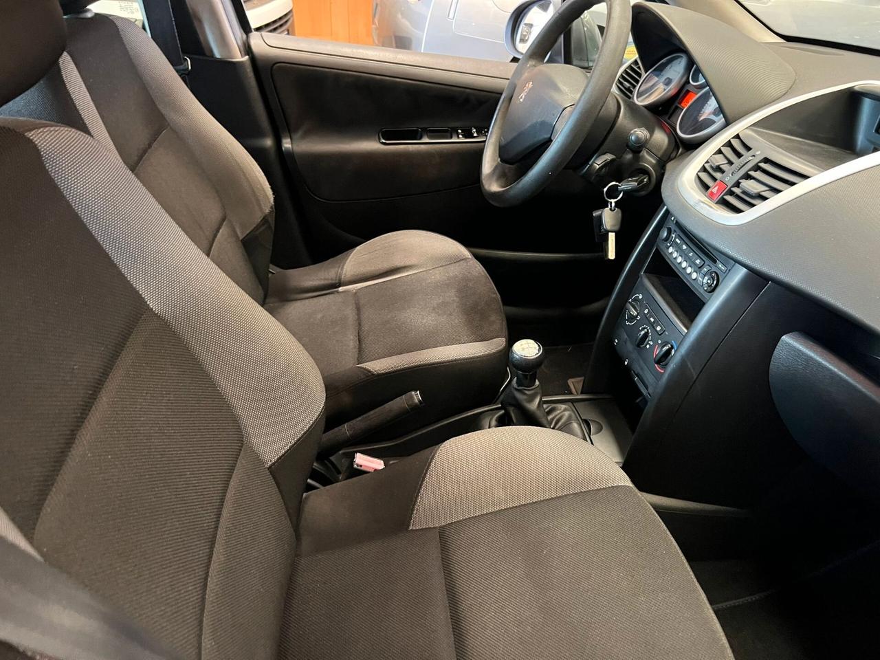 Peugeot 207 1.4 HDi 70CV 5p. ONE Line