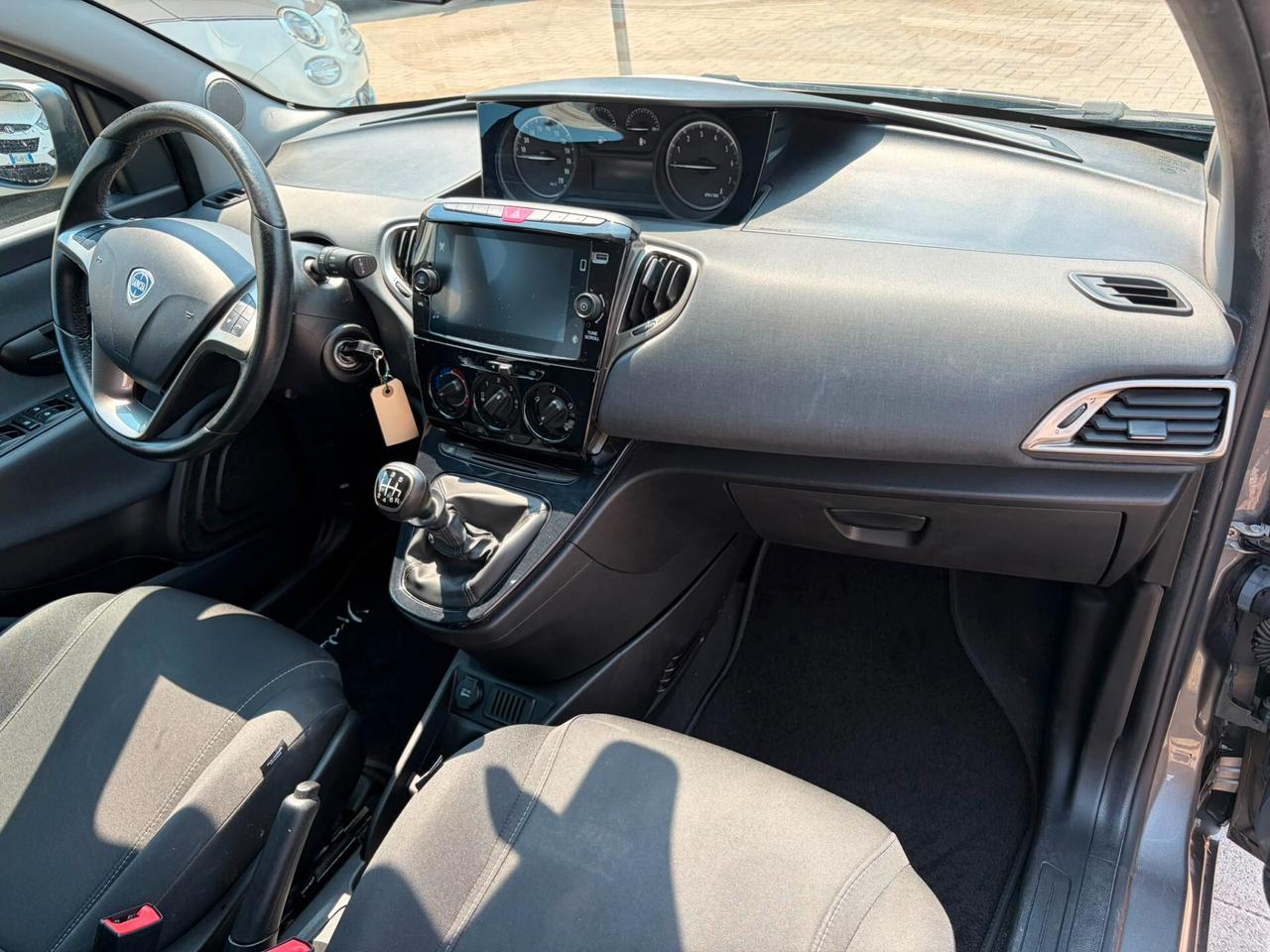 Lancia Ypsilon 1.0 FireFly 5 porte S&S Hybrid Gold