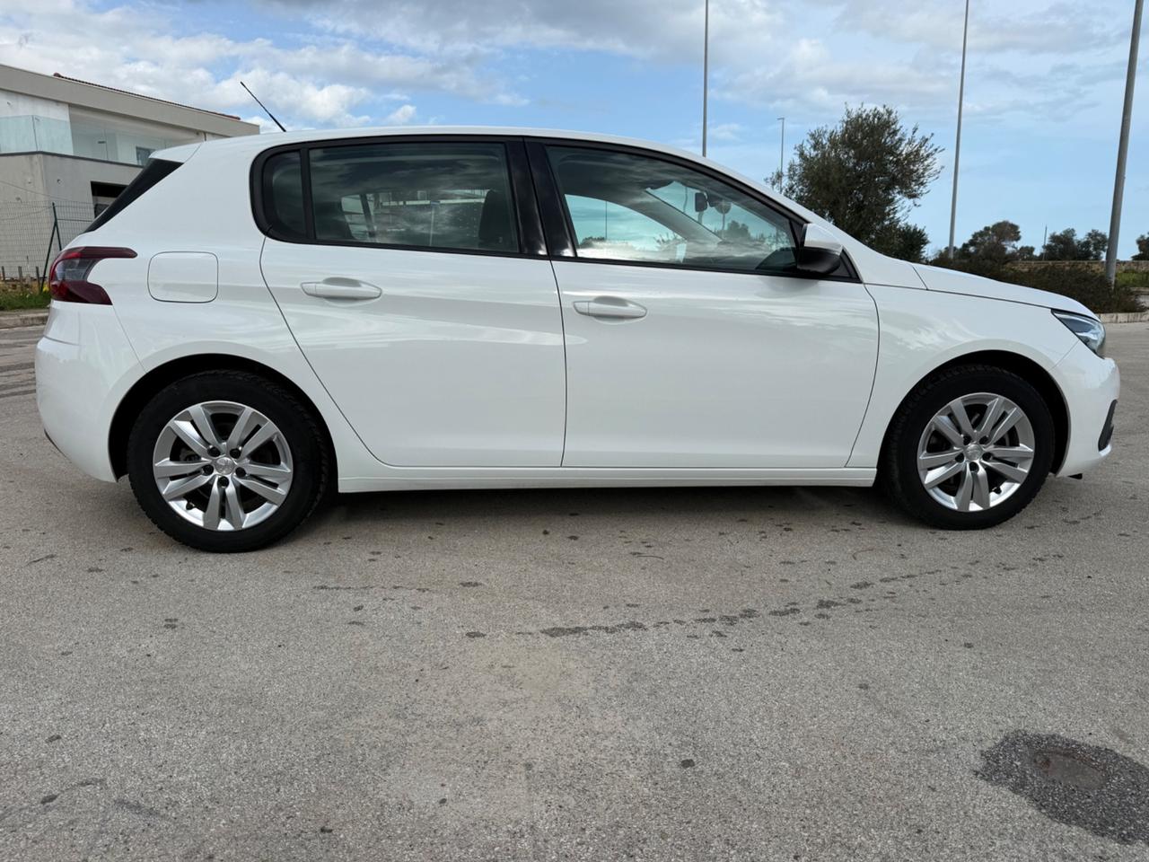 Peugeot 308 BlueHDi 130 S&S Business