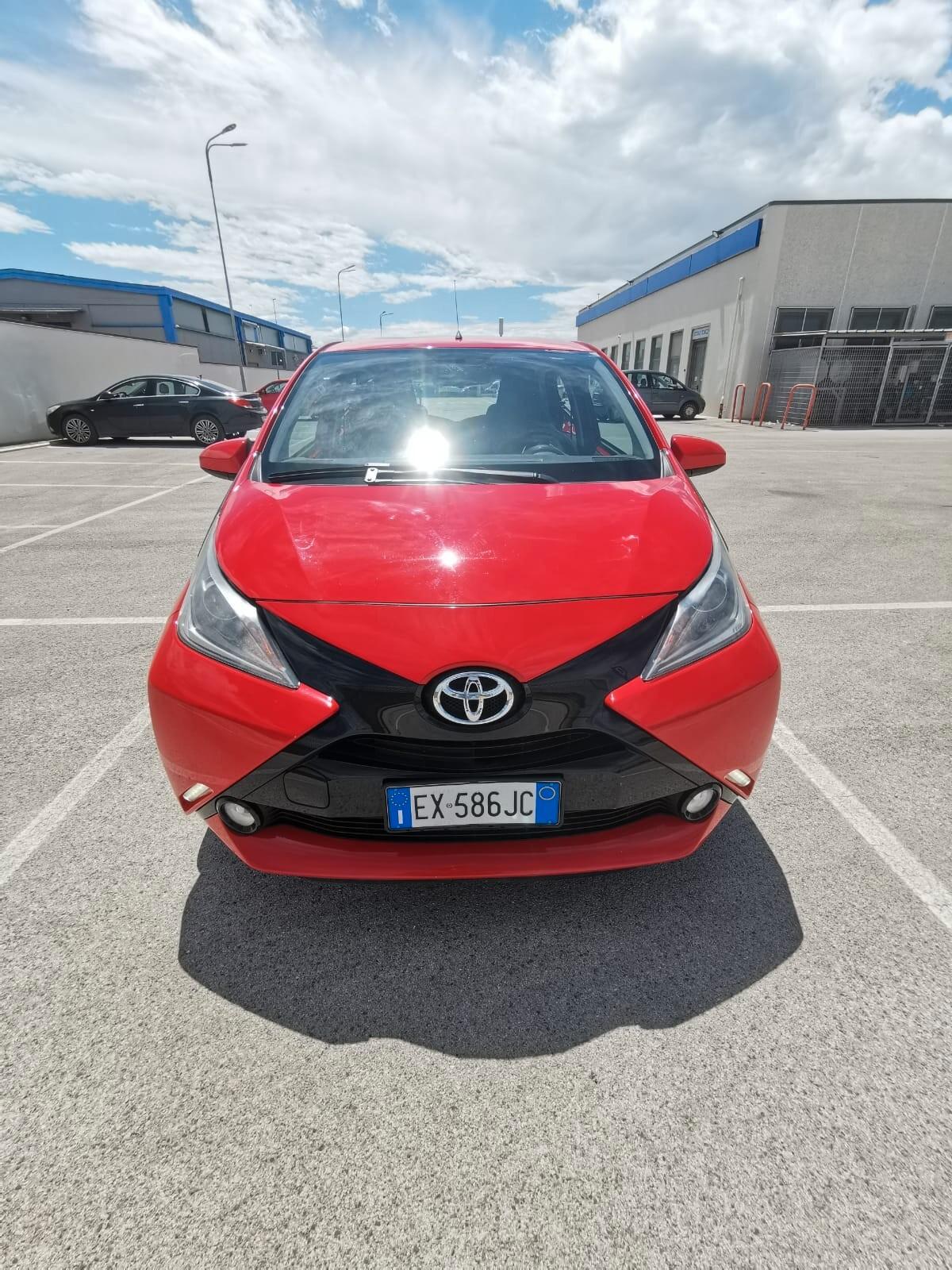 Toyota Aygo 1.0 VVT-i 69 CV 5P. x-cool 2014