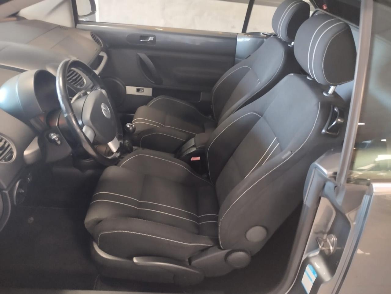 Volkswagen New Beetle 1.6 Cabrio adatta a neopatentati