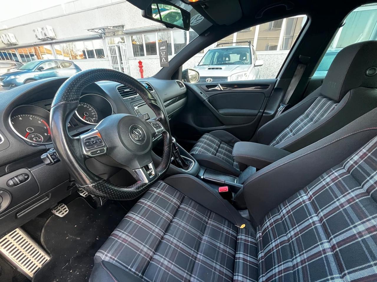 Volkswagen Golf GTI 2.0 TSI DSG