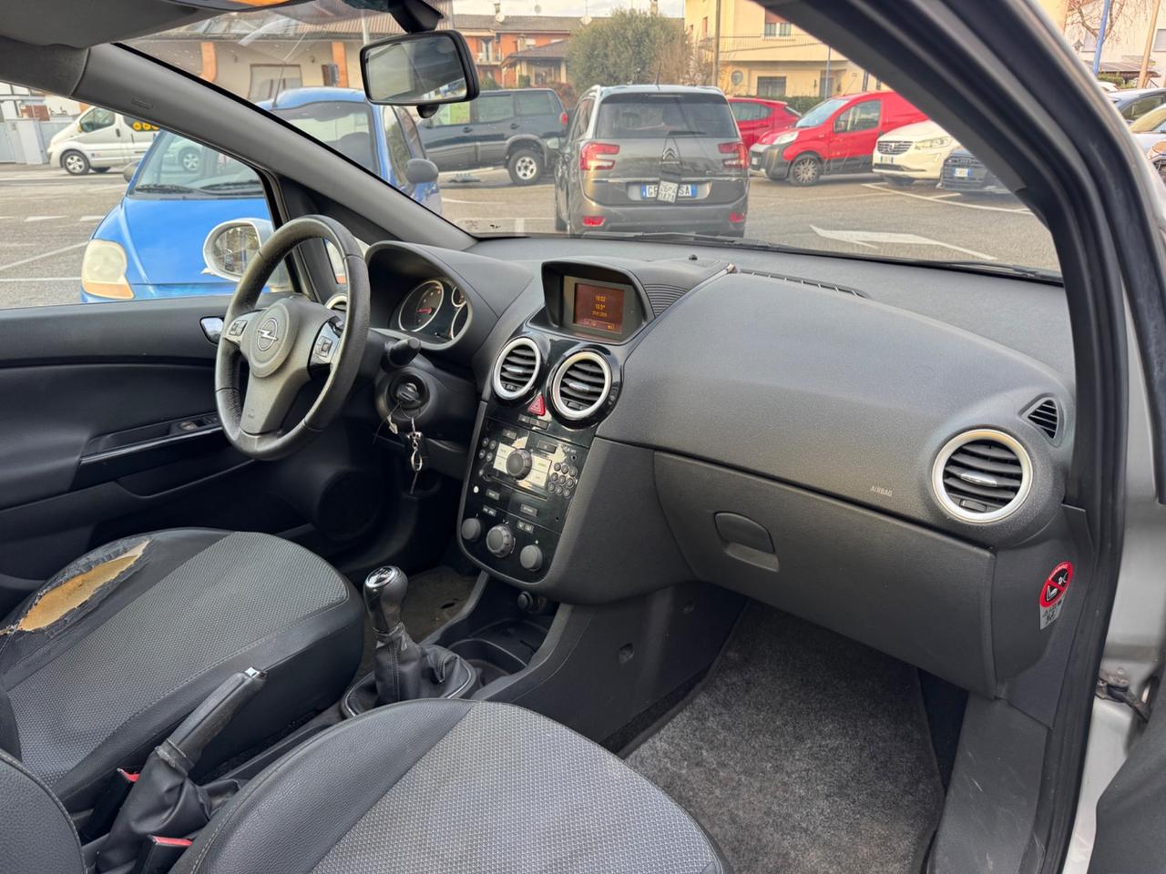 Opel Corsa 1.4 16V 5 porte Cosmo