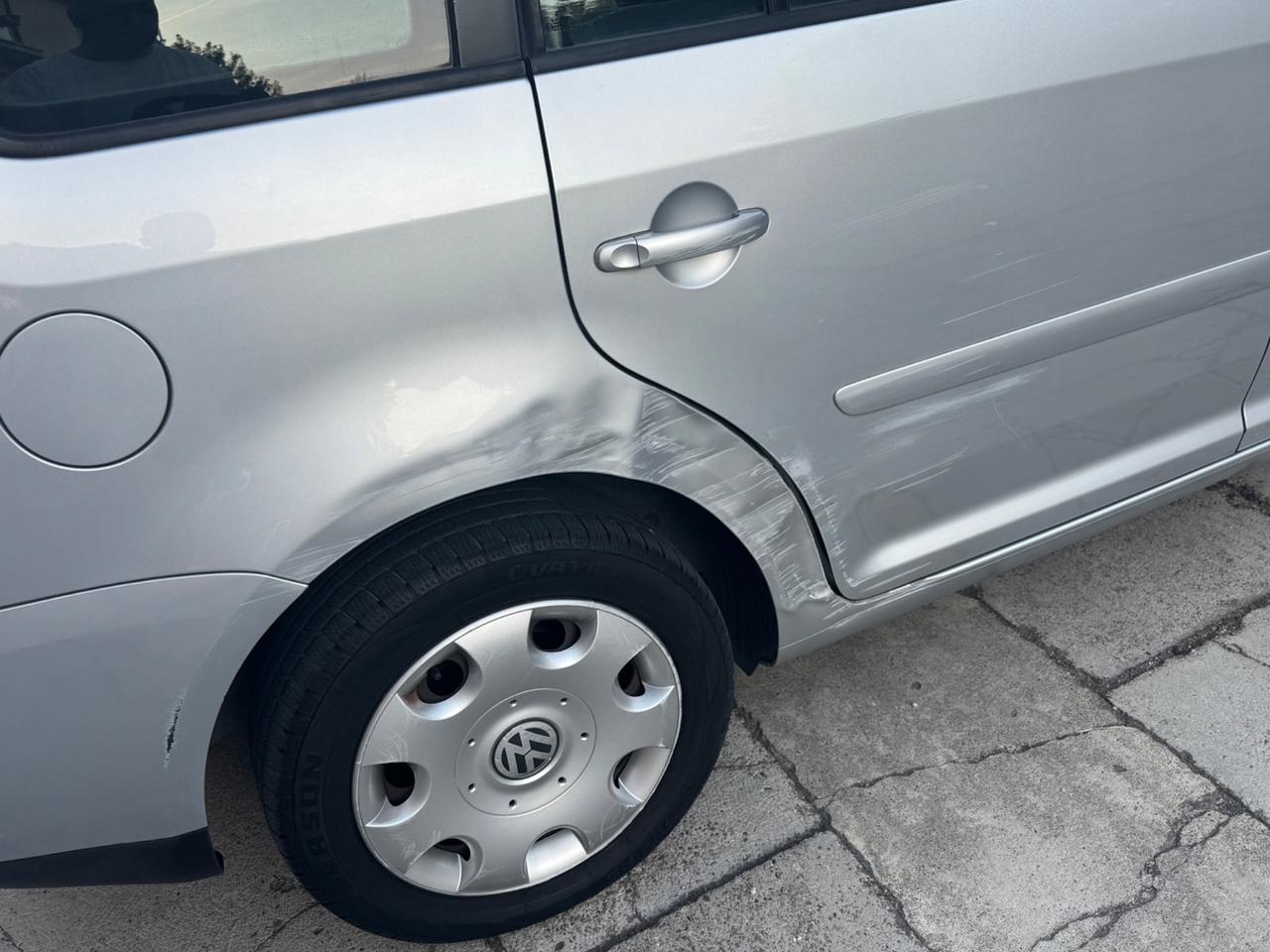 Volkswagen Touran 5 POSTI CON SOLI 143000KM