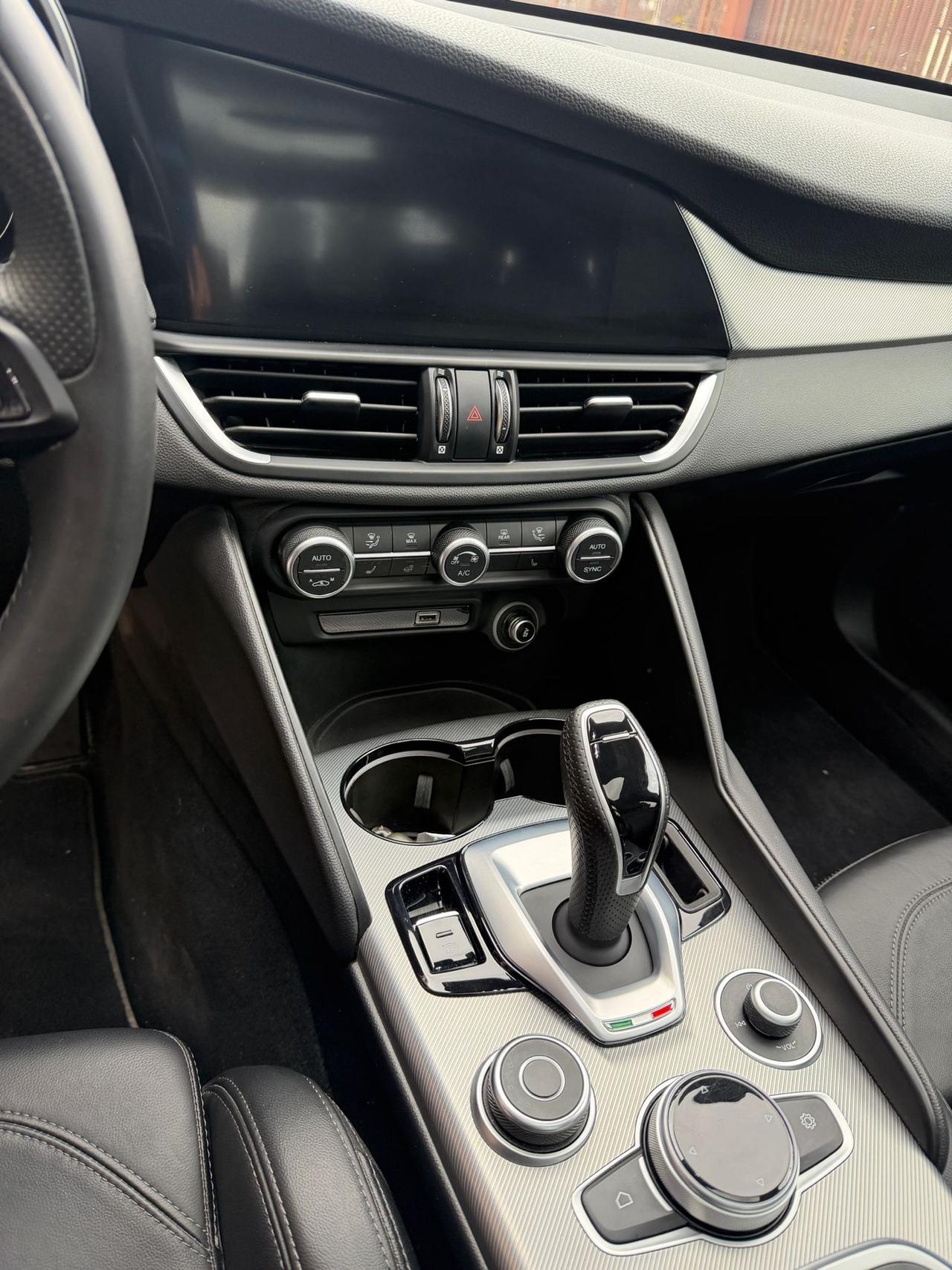 Alfa Romeo Giulia 2.2 jtdm 210CV AT8 AWD Q4 Veloce