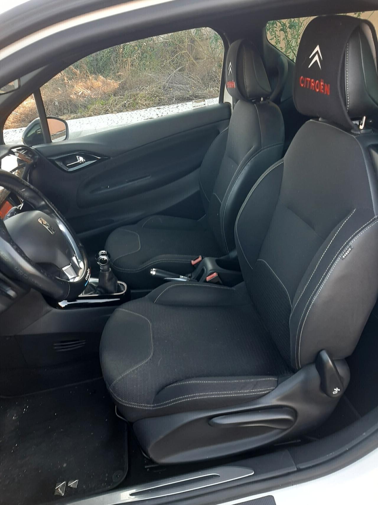 Ds DS3 DS 3 1.6 e-HDi 90 airdream Just Black ADATTA A NEOPATENTATI