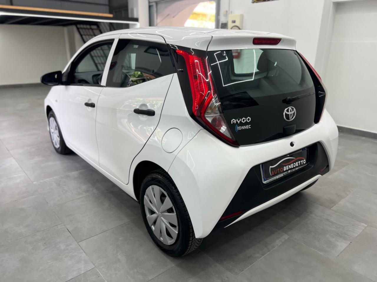 Toyota Aygo Connect 1.0 VVT-i 72 CV x-play 2021