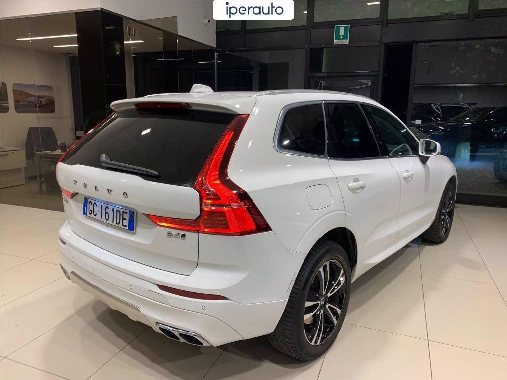 VOLVO XC60 2.0 b4 Momentum Pro awd auto del 2020