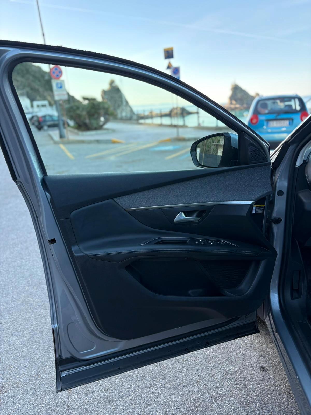 Peugeot 3008 HDi 130 S&S EAT8 Allure Black Friday