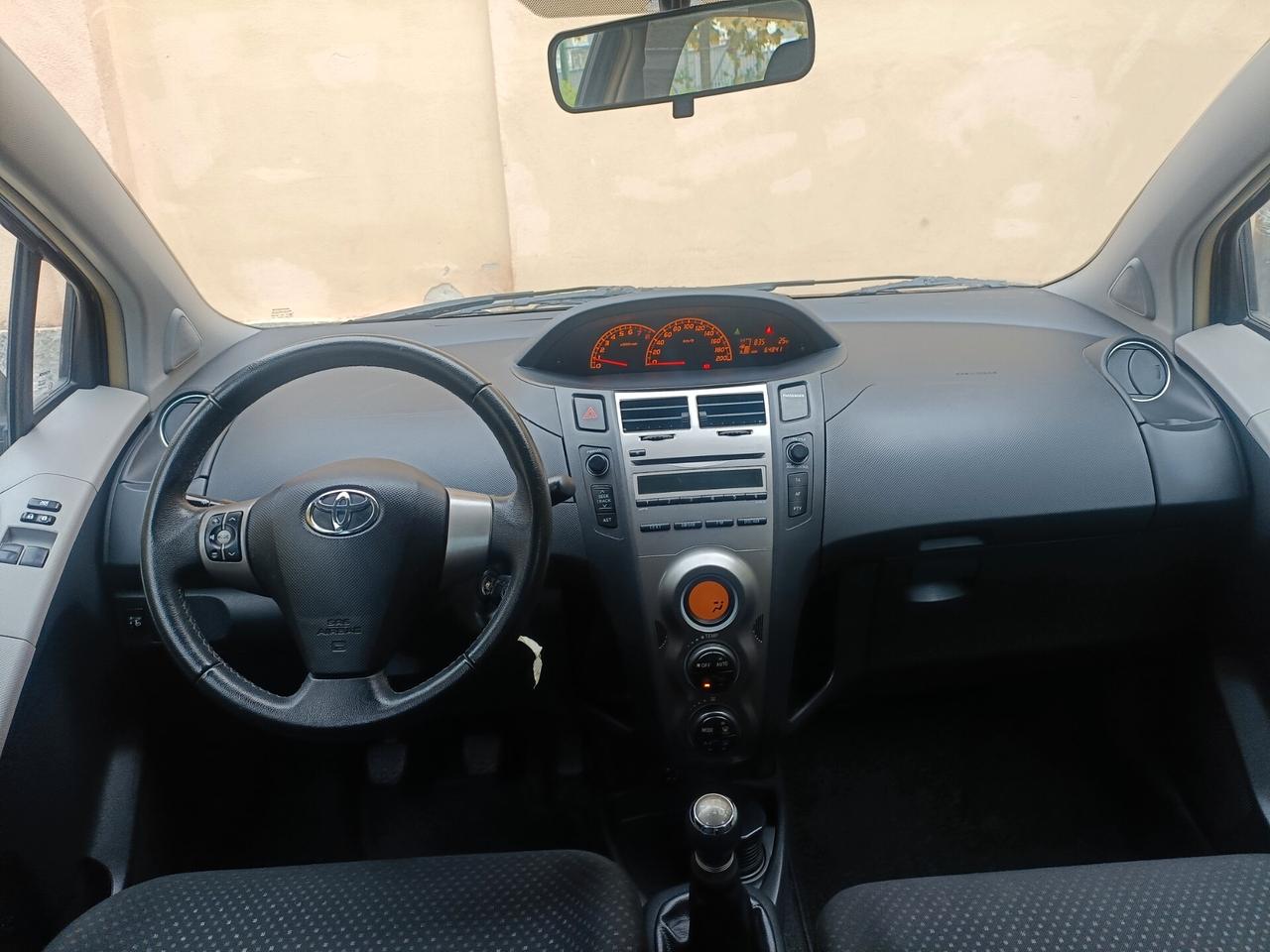 Toyota Yaris 1.0 5 porte Sol