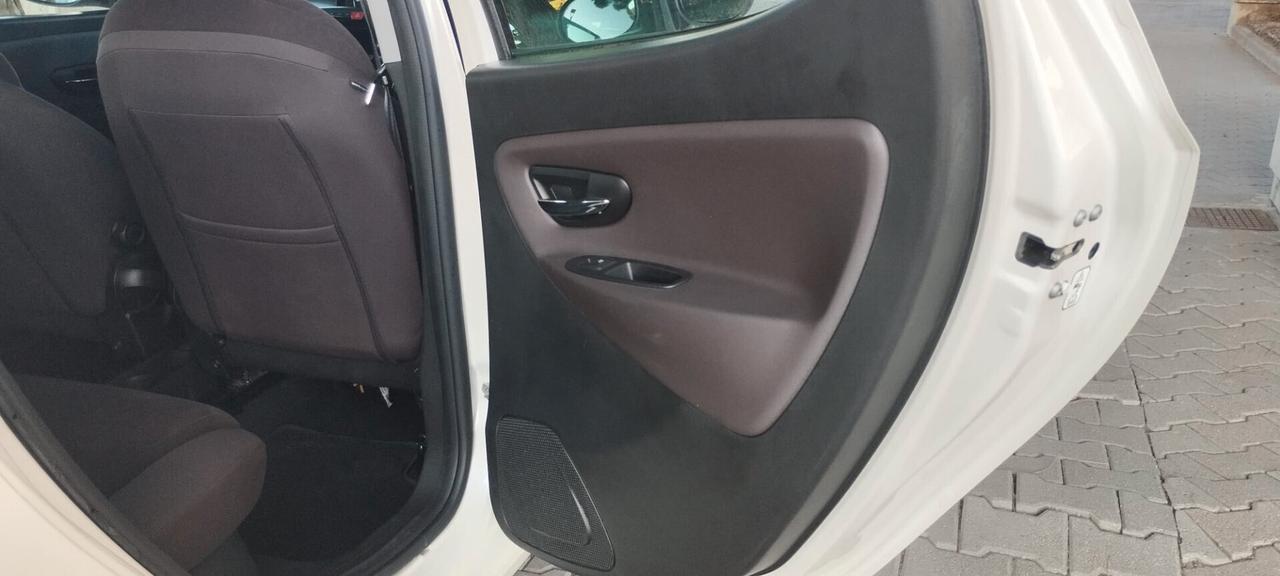 Lancia Ypsilon 1.2 69 CV 5 porte S&S Platinum