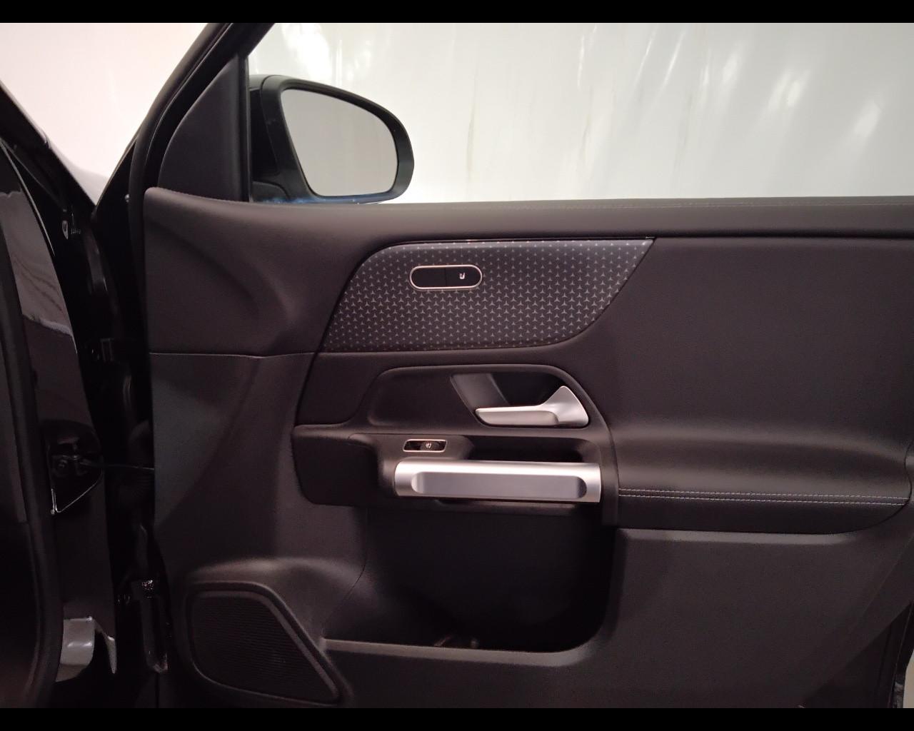 Mercedes-Benz GLB - X247 2023 - GLB 180 d Progressive Advanced auto