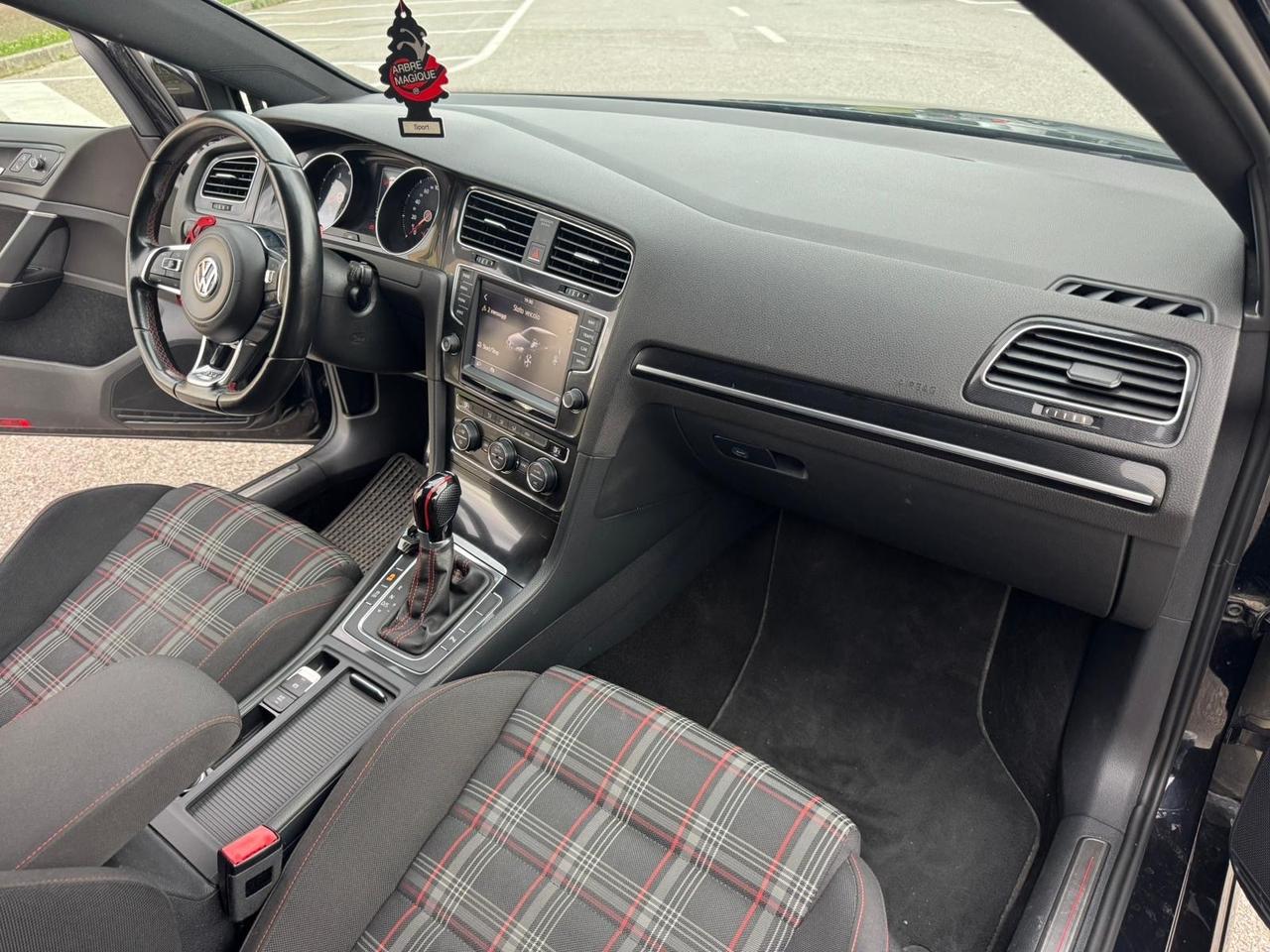 Volkswagen Golf GTI Performance 2.0 TSI 230cv