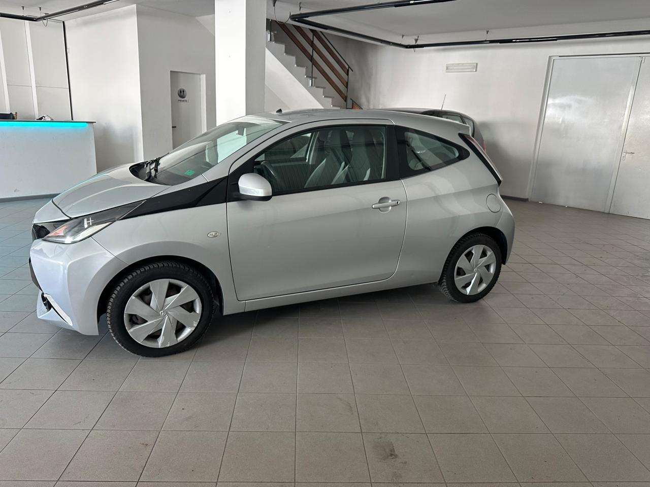 Toyota Aygo 1.0 VVT-i 69 CV 3 porte x-cool
