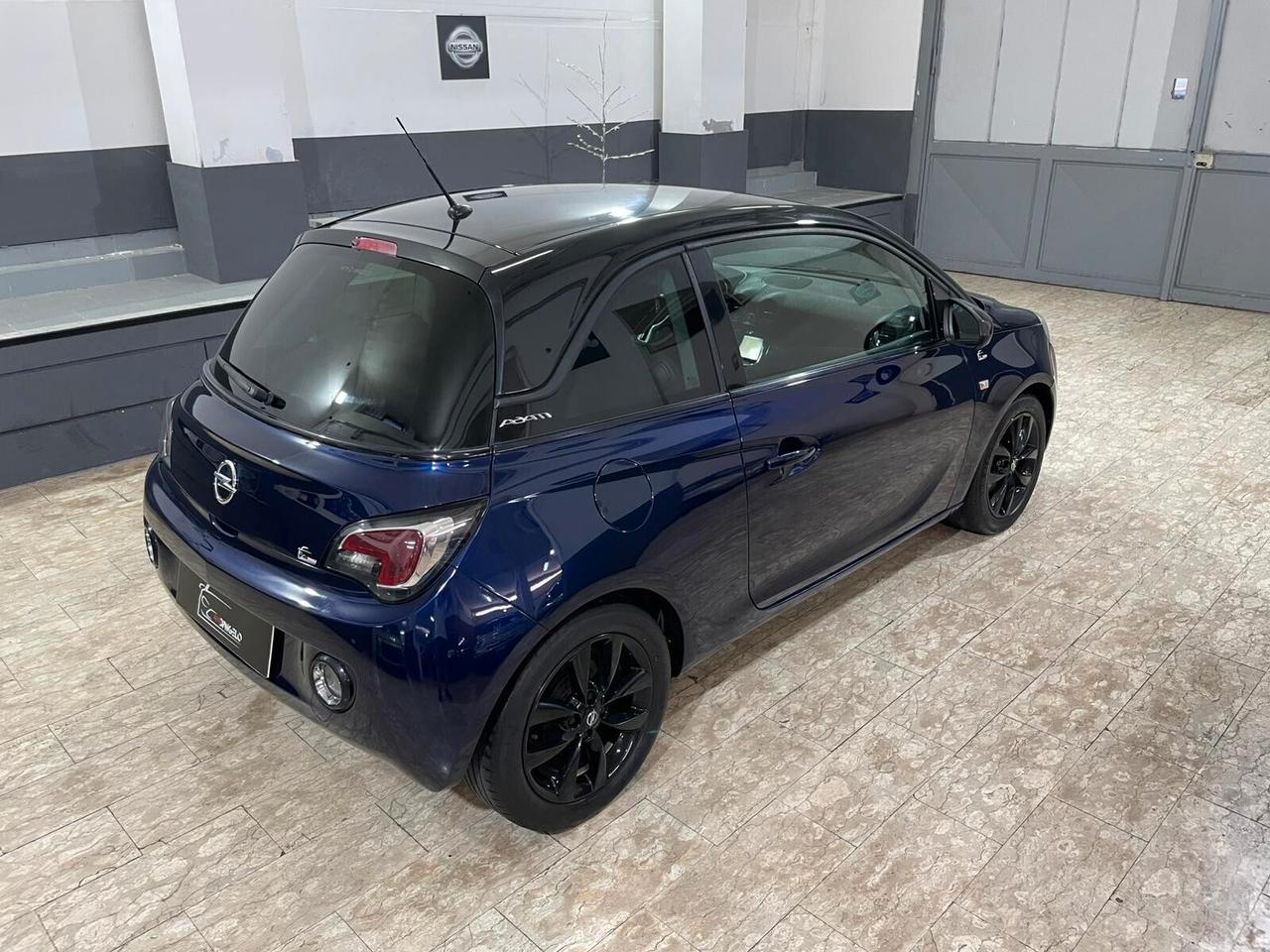 Opel Adam 1.2 70 CV White/Black Link GPL