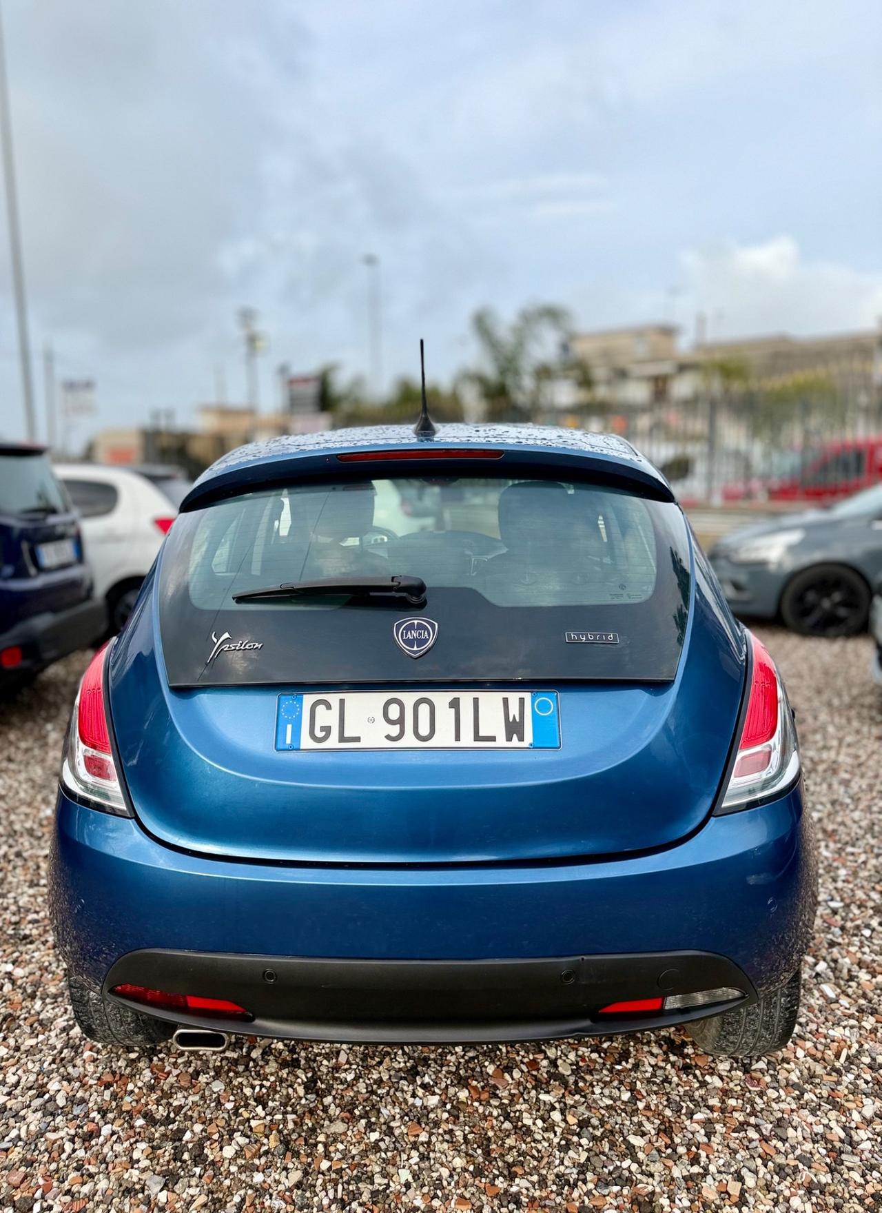 Lancia Ypsilon 1.0 FireFly 5 porte Hybrid Alberta Ferretti