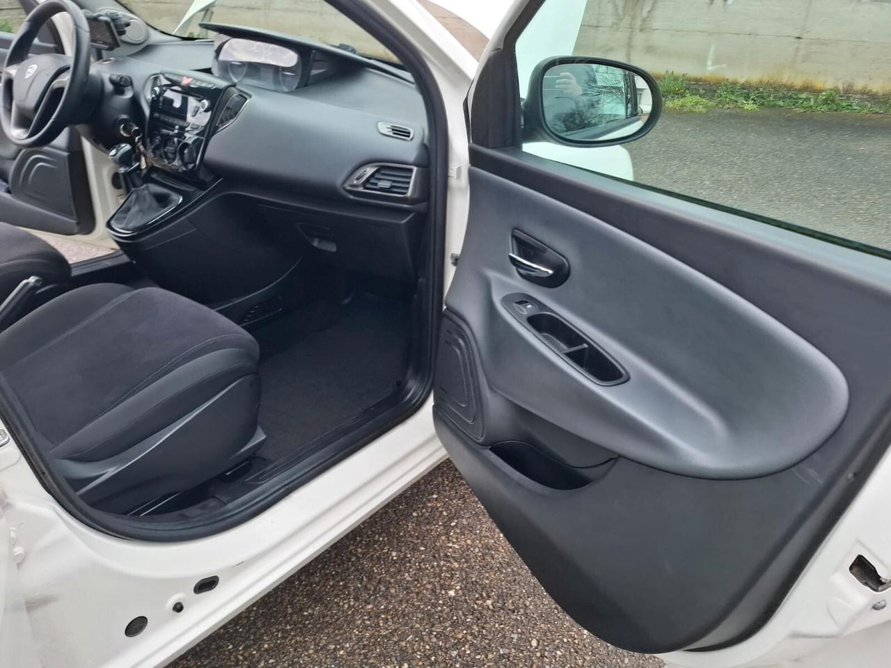 Lancia Ypsilon 1.2 del 2012 SOLO 133.000 KM
