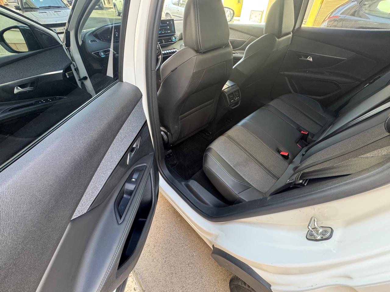 Peugeot 3008 BlueHDi 130 S&S EAT8 Allure Pack