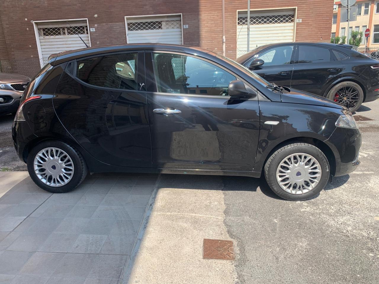 Lancia Ypsilon 1.2 69 CV 5 porte Gold 05/2016 km 46000