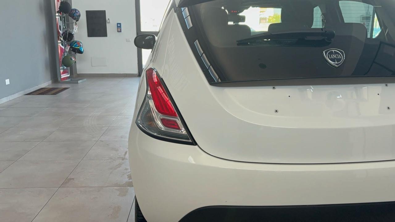 Lancia Ypsilon 1.0 FireFly 5 porte S&S Hybrid Oro