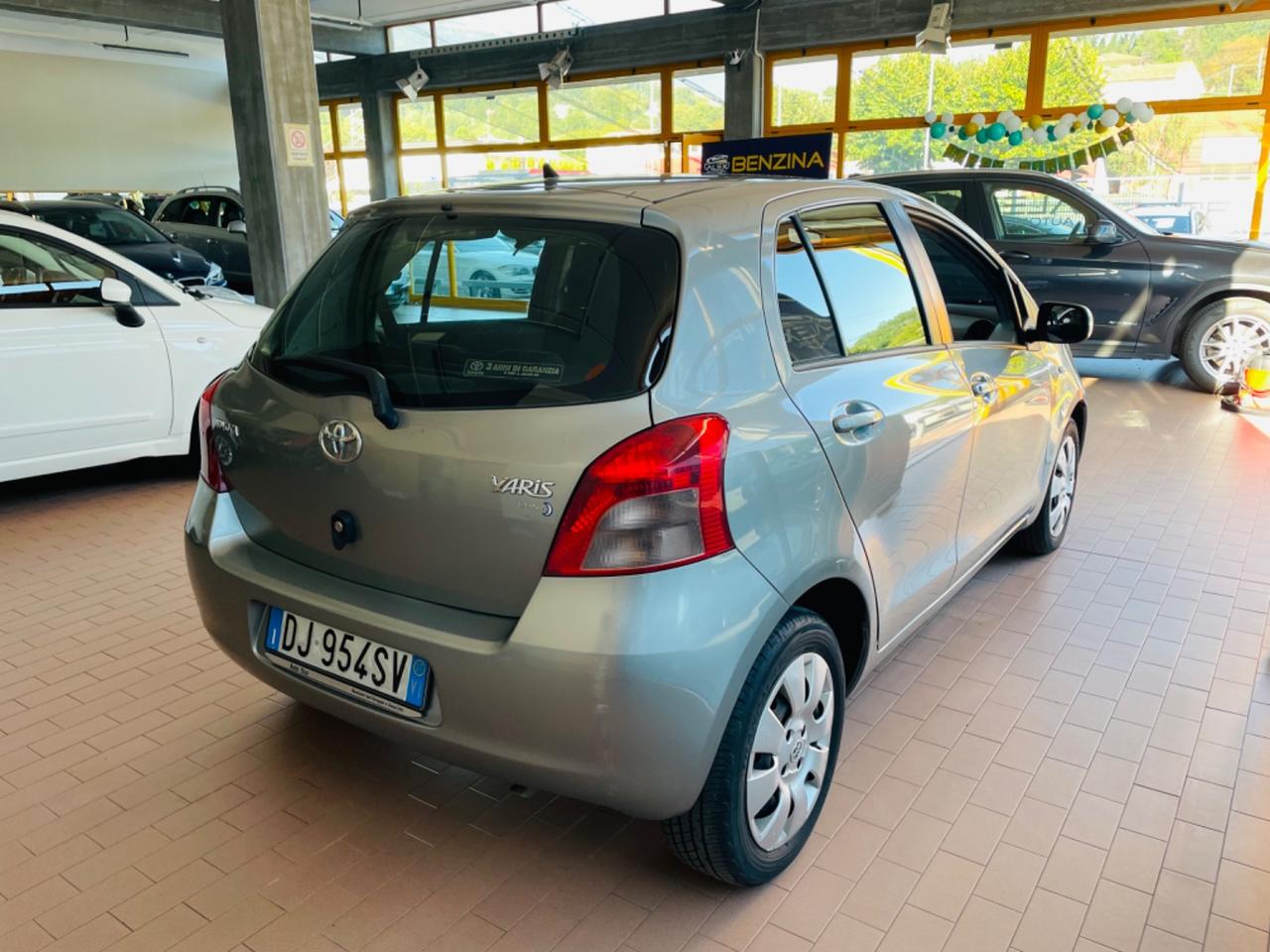 Toyota Yaris 1.300 benz 87cv 5porte