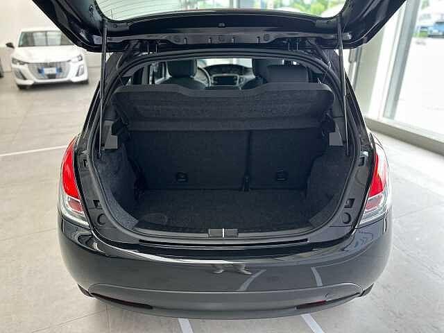 Lancia Ypsilon 1.0 FireFly 5 porte S&S Hybrid Ecochic