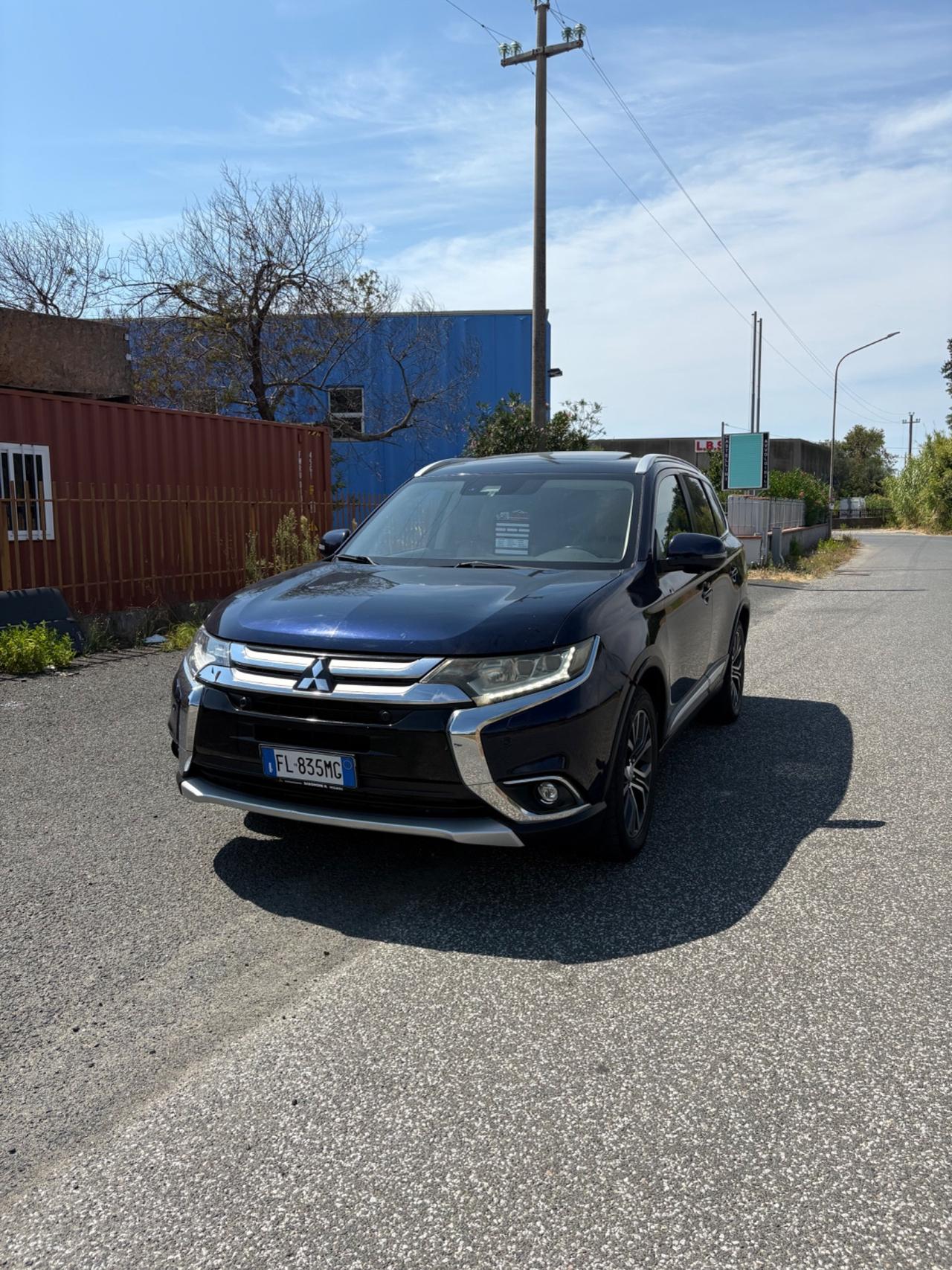 Mitsubishi Outlander 2.2 DI-D 4WD Instyle Plus SDA 7 posti