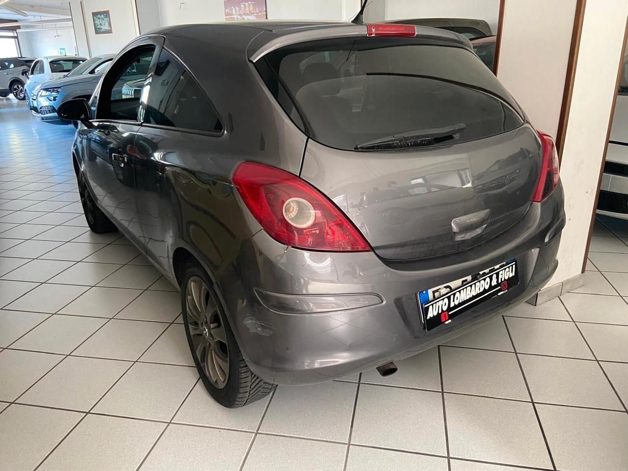 Opel Corsa 1.2 80CV 3 porte GPL-TECH Club - NEOPATENTATI