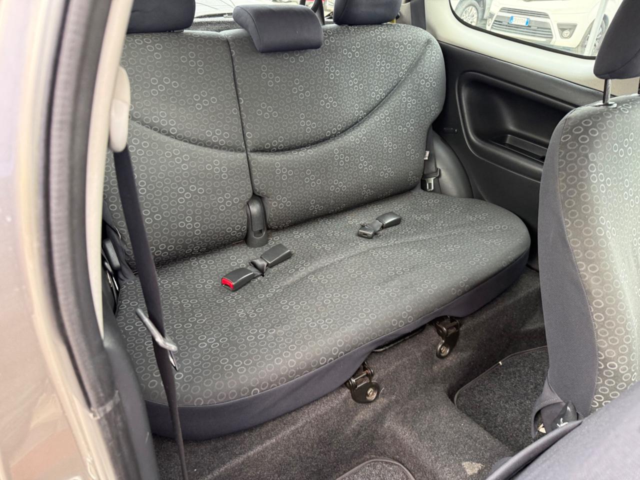 Toyota Yaris 1.0i 16V cat 3 porte Sol NEOPATENTATI