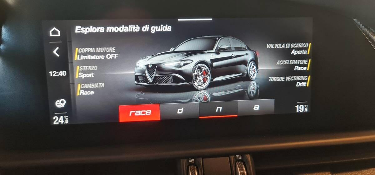 Alfa Romeo Giulia Giulia Quadrifoglio 510cv CCM-HARMAN-AKAPOVICK