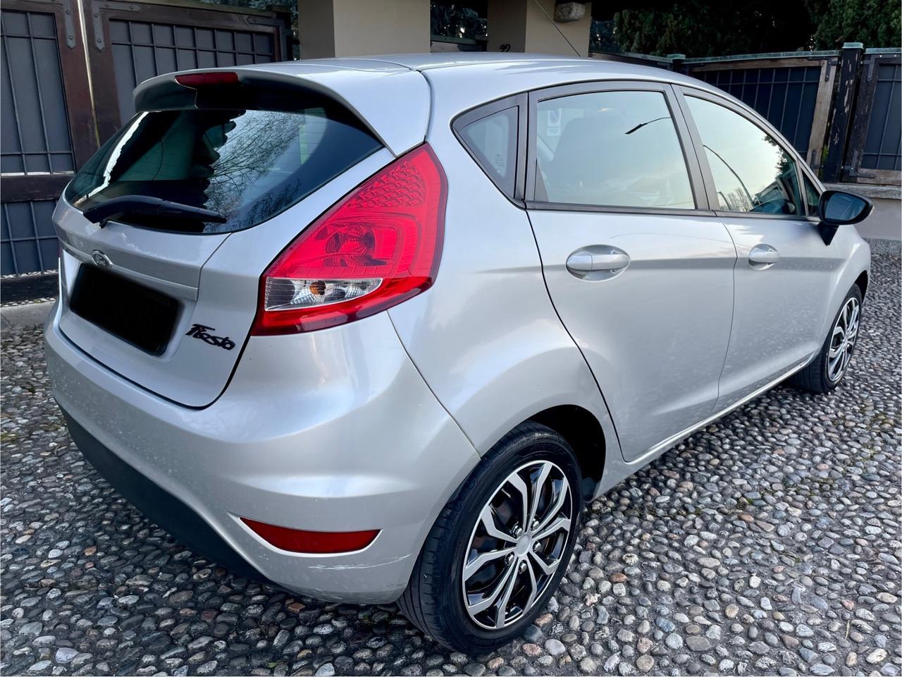 Ford Fiesta 1.2 5 porte Titanium *NEOPATENTATI*