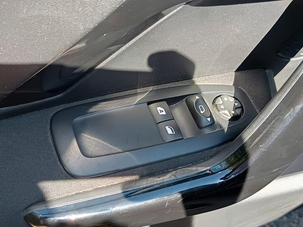 Peugeot 208 2016 - 1.6BlueHDi LB AUTOMOBILI