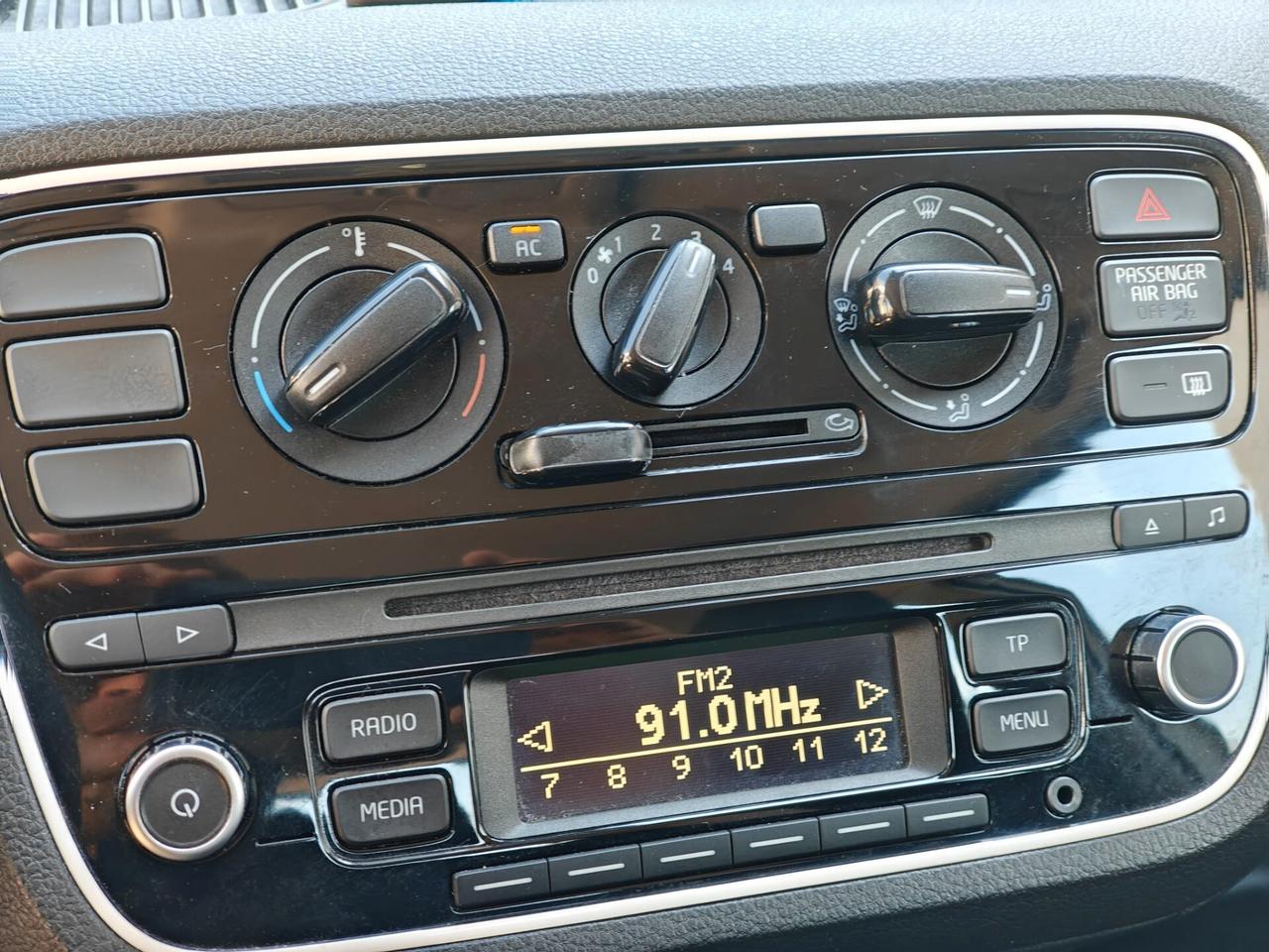 Volkswagen up! km documentati 12 MESI GARANZIA