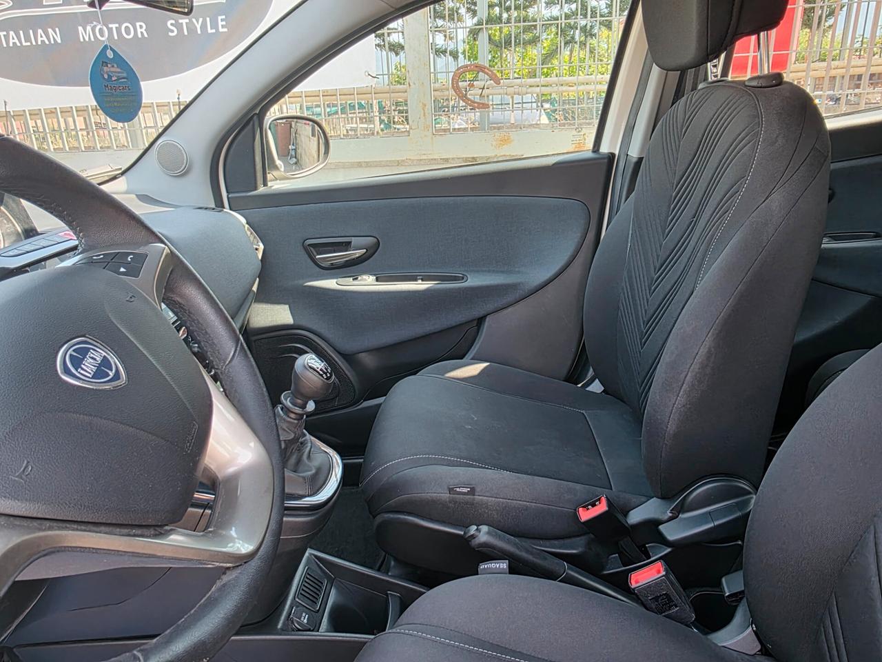 Lancia Ypsilon 1.0 FireFly 5 porte S&S Hybrid Ecochic A. Ferretti