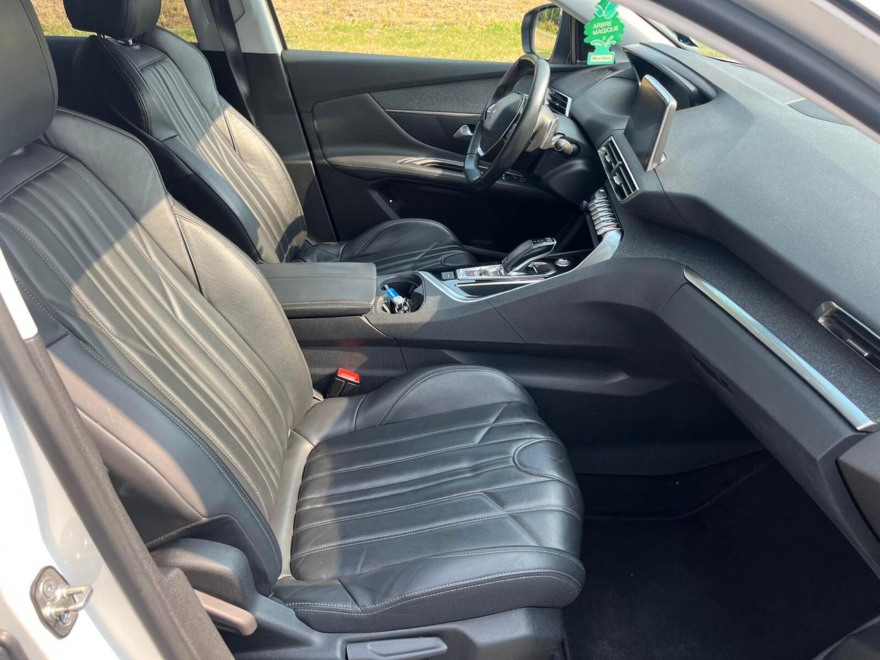 Peugeot 3008 PureTech Turbo 130 S&S Allure **EXPORT**