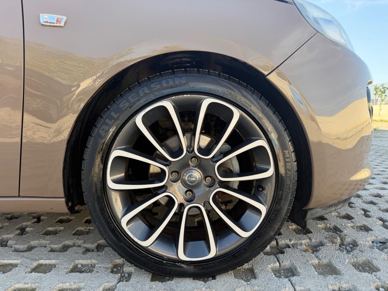 Opel Adam 1.2 70 CV TETTO PANORAMICO